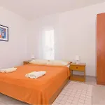 1 Bedroom Amazing In Pirovac